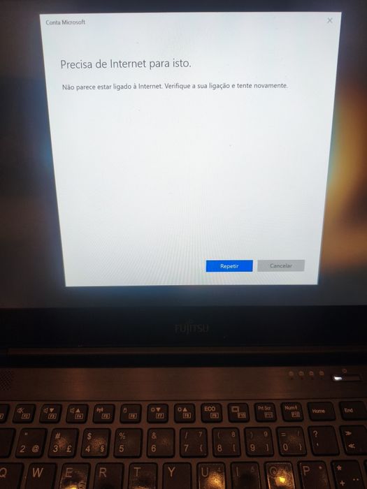 Fugitsu lifebook U 748  com avaria
