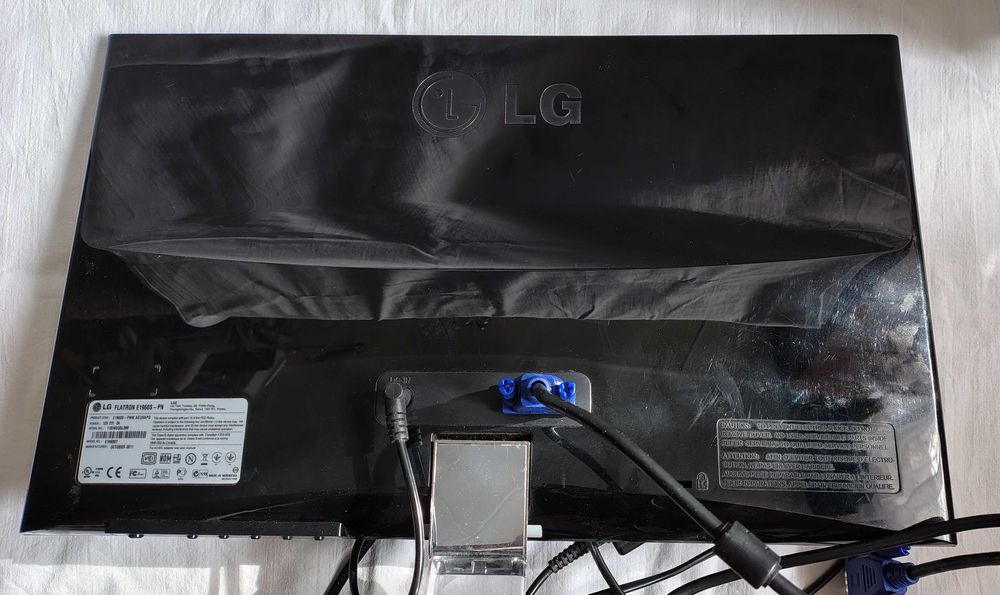 Монитор LCD LG 19` (плоский) б/у в хорошем состоянии