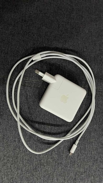 MacBook Pro 13 (2022) - M2, 8G RAM / 256 GB SSD