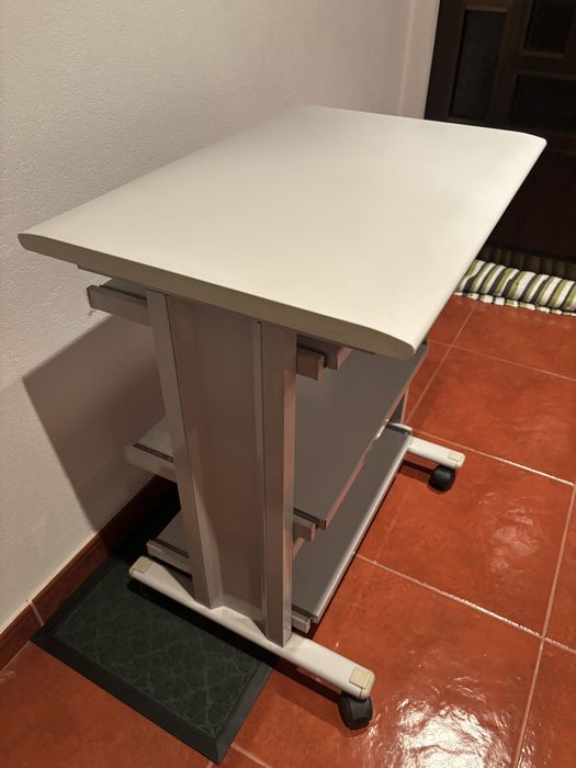 Secretaria como nova