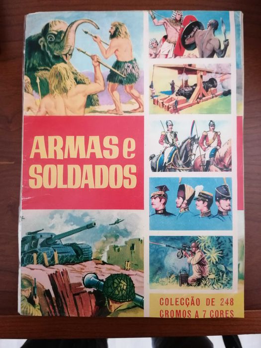Armas e Soldados Caderneta Cromos