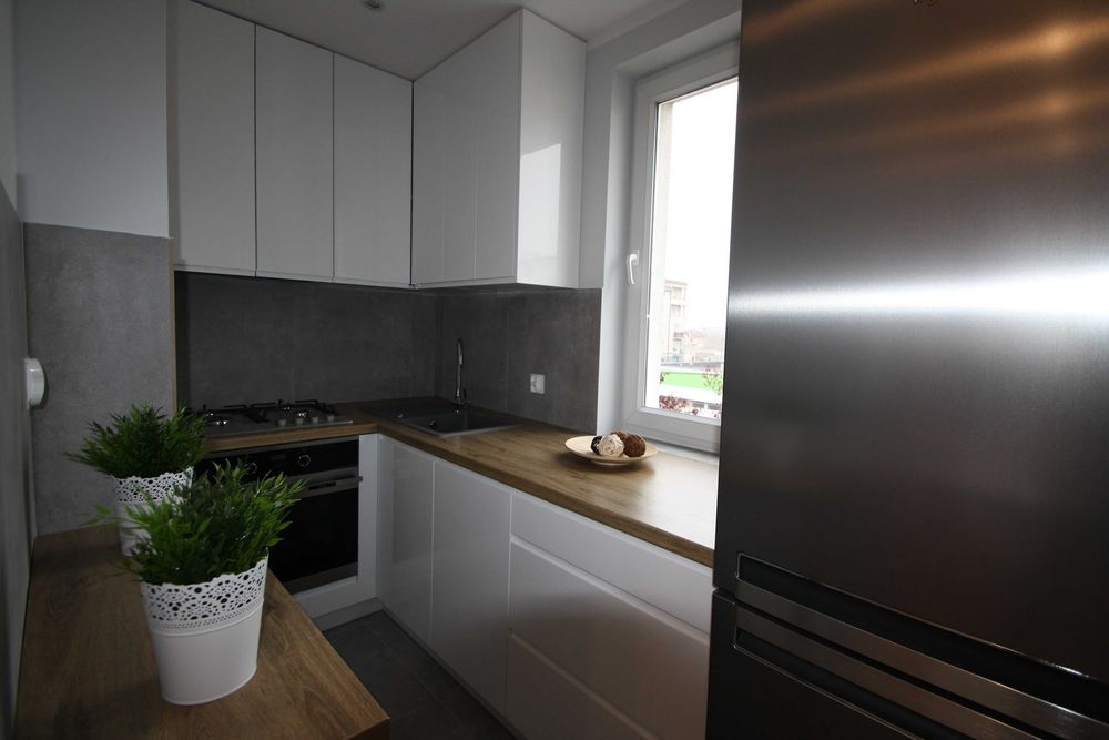 3 pok., generalny remont, garderoba, blisko SKM. Bezpośrednio