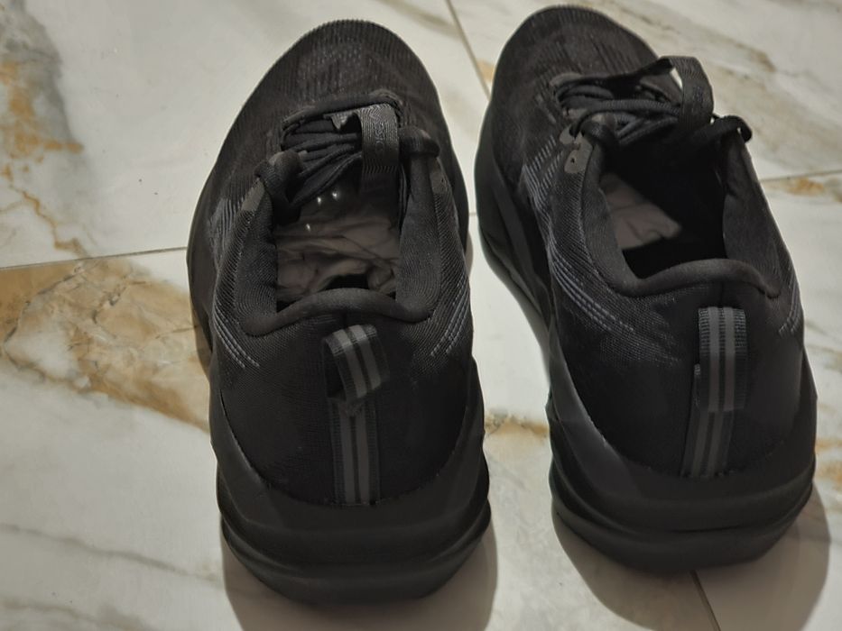 Оригінал 100% чоловічі кросівки asics novablast 5  eur 45