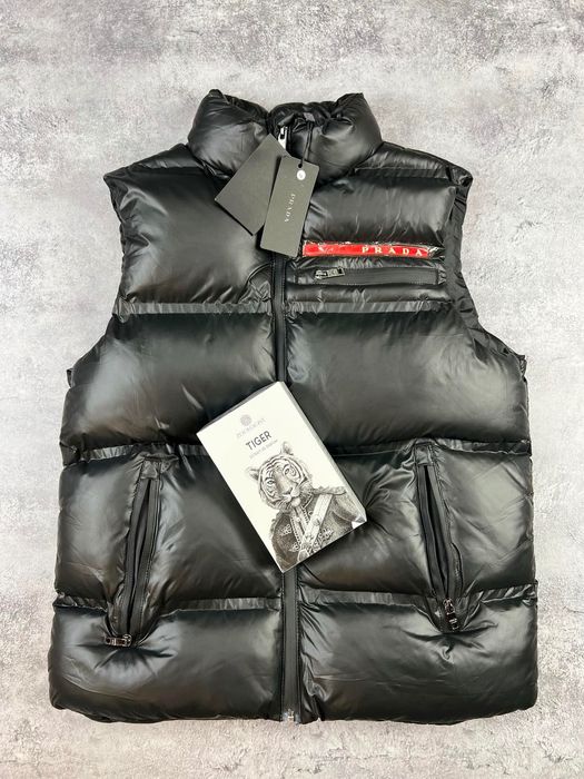 жилетка новая Prada Прада оригинал мужская черная S M L XL XXL пуховая