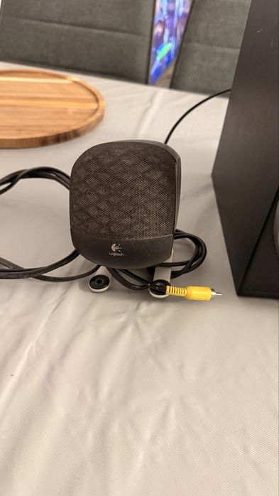 Colunas Logitech 2.1 com Subwoofer – Som Potente para PC/TV