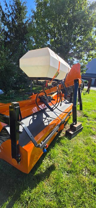 Zamiatarka 2.3m do traktora