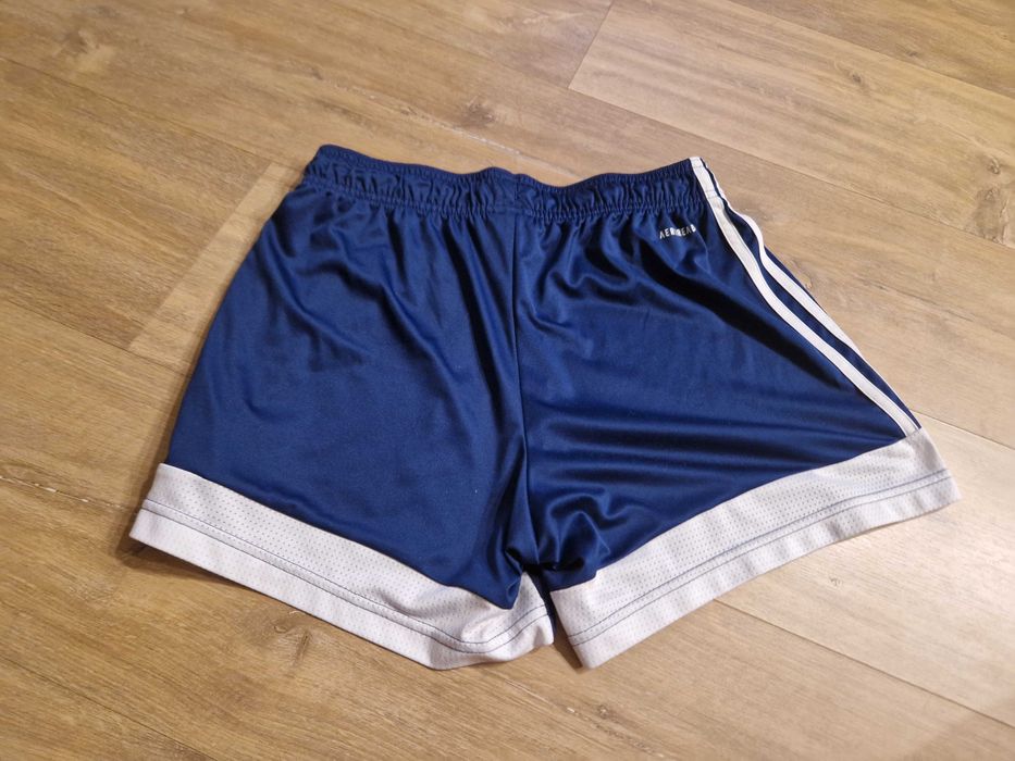 Spodenki damskie Adidas – granatowe z białymi wstawkami, rozmiar S