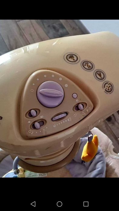 Automatyczny bujak dla dziecka Fisher Price.