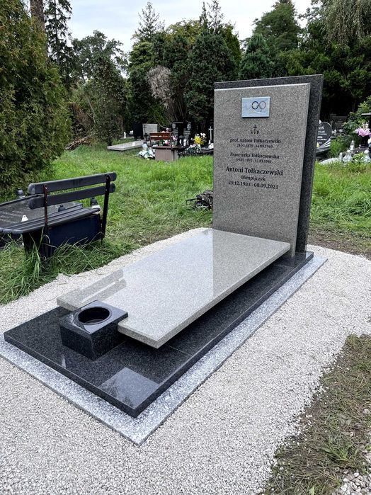 Nagrobek granitowy BOHUS BRYŁA
