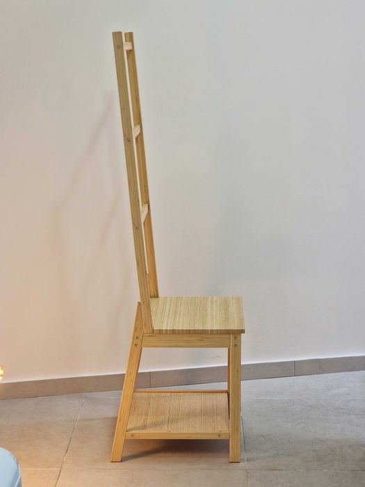 Cadeira com toalheiro IKEA em bambu