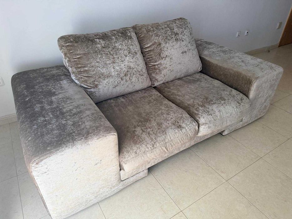 Sofá 2 Lugares em Tecido – 200 cm – Muito Bom Estado