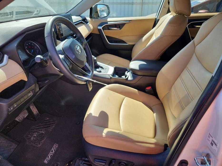 Toyota Rav4 XLE Premium 2021 /