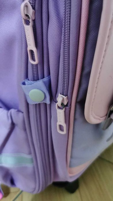 Mochila escolar, xixiwa, de coelhinha, seminova, para meninas.