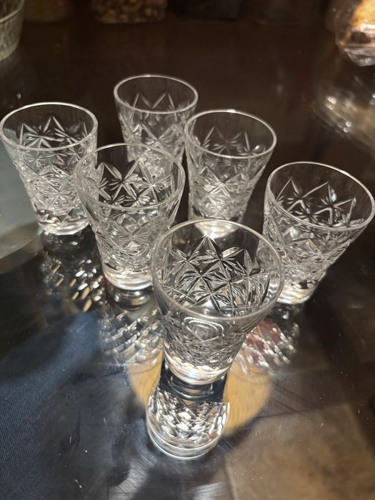 Хрустальные рюмки ( водка ,ликер, коньяк) на ножке