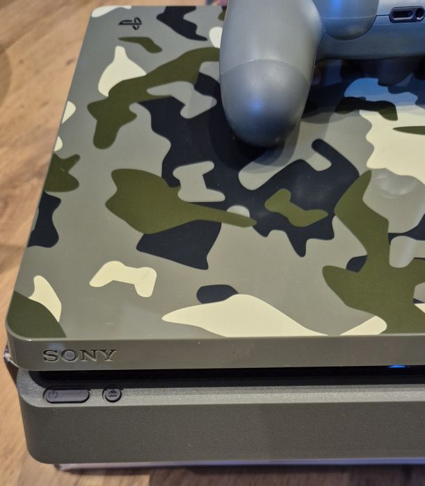 SONY PS4 1TB slim CAMO plus kamera