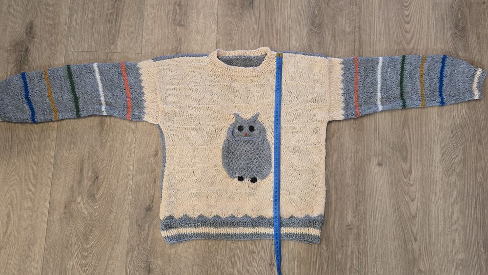 Sweter z włóczki ręcznie robiony