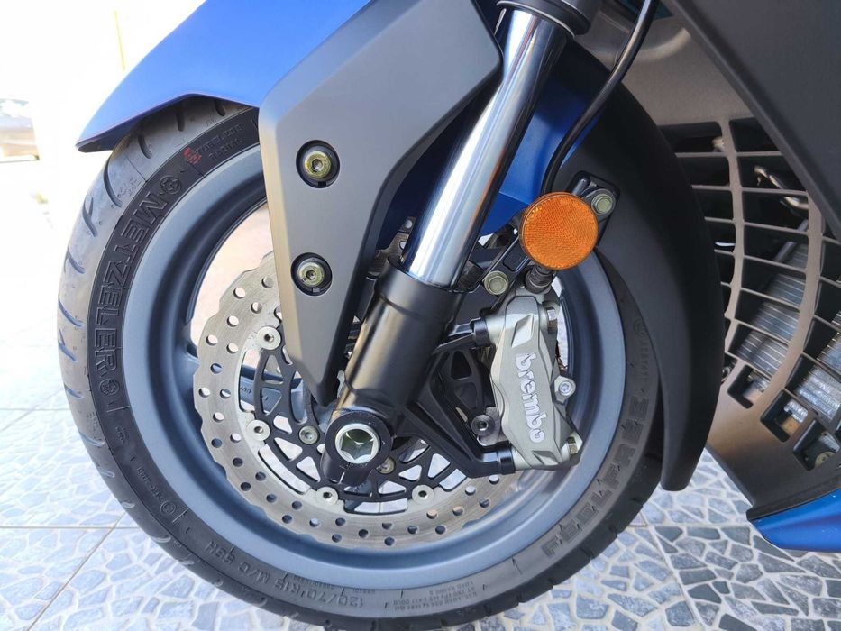 Kymco AK 550 c/ 53cvs