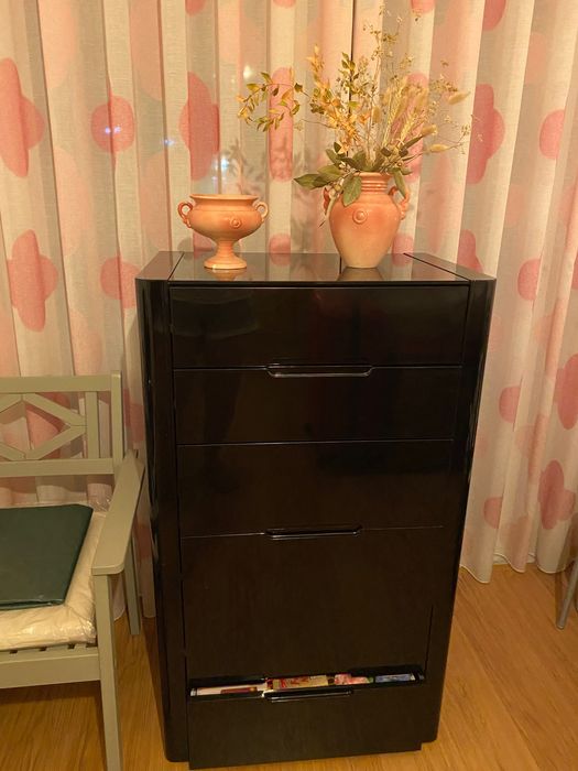 Camiseiro preto brilhante 6 gavetas