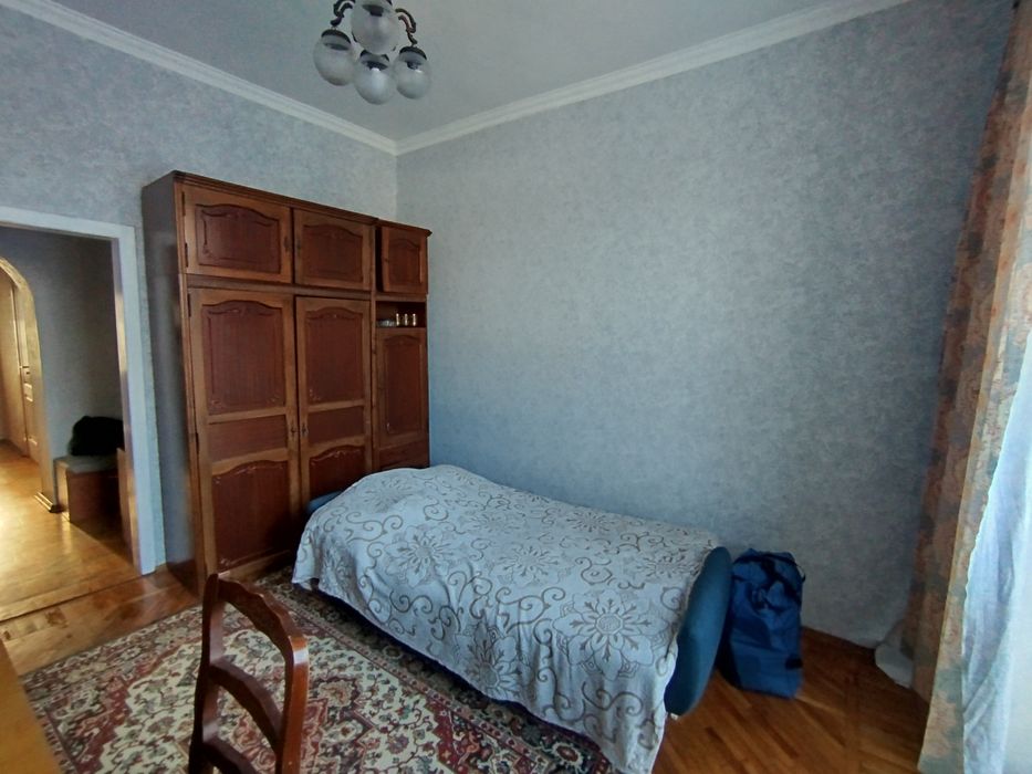 Оренда 1 кімнати в 3х кімнатній квартирі 60м². Центр