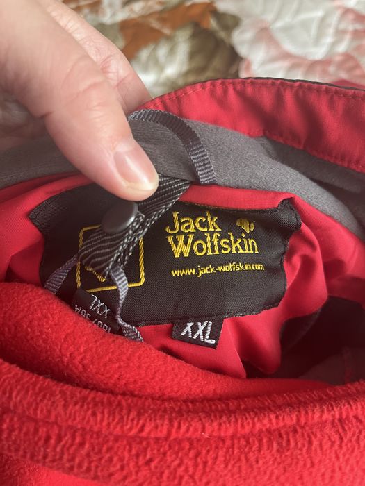 Зимова гірськолижна червона куртка Jack Wolfskin