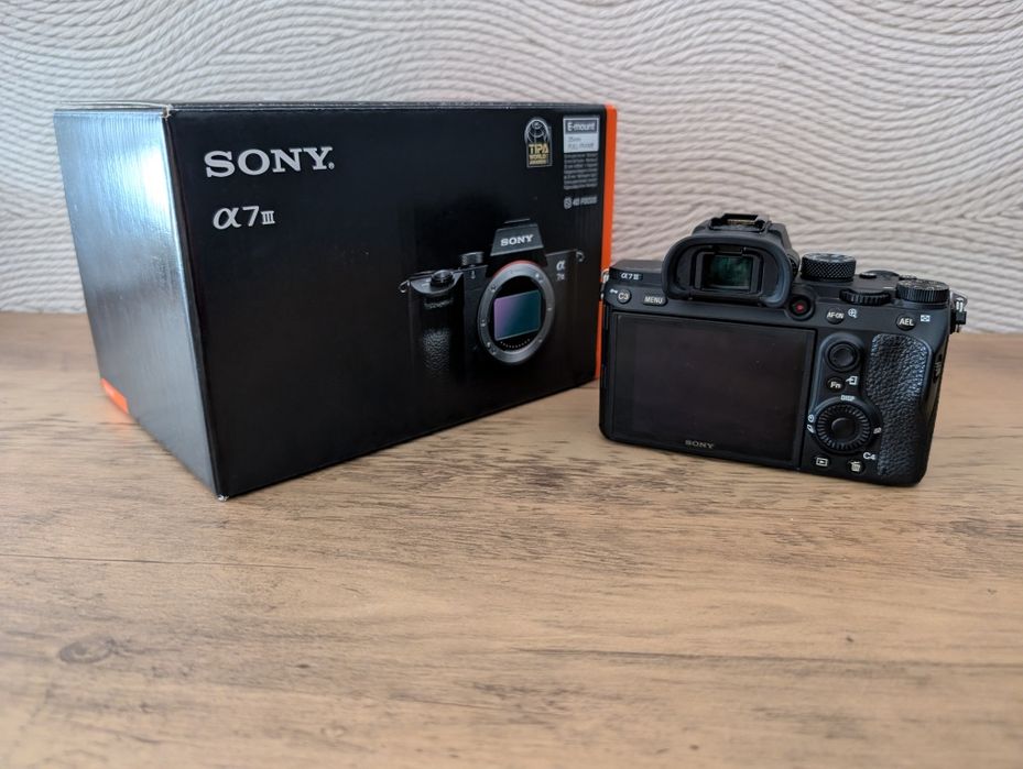 Kit PRO Video Sony A7iii + Lente + Tripé + Rig