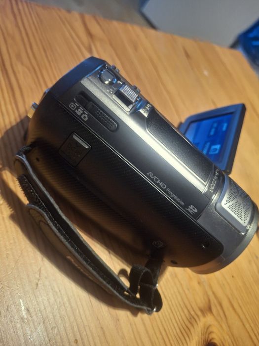 Оригінальна японська відеокамера Panasonic HC-V700