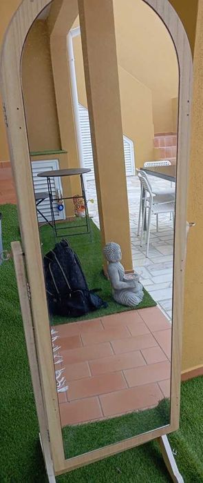 Espelho de Chão com Móvel de Bijuteria – Como Novo!