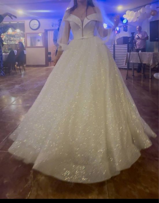 Весільна сукня з блискітками