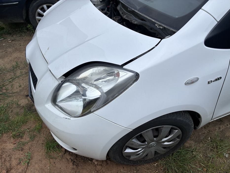 Totota Yaris II 1.4 d4d przod komplet maska zderzak lampy 068/08r
