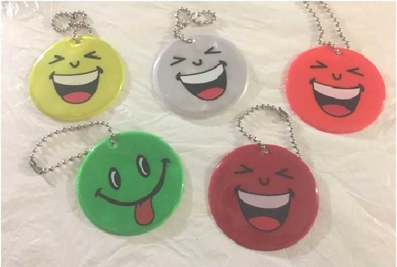 Детский и брелок наклейка Мишка для ключей светоотражающий