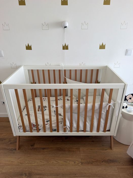 Quarto bebé: berço + cómoda + cadeira amamentação etc