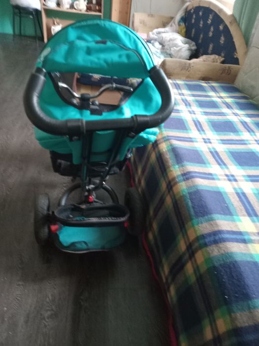 Продам отличный детский трехколесный велосипед-коляску Baby Tilly Tornado в красивом бирюзовом цвете.