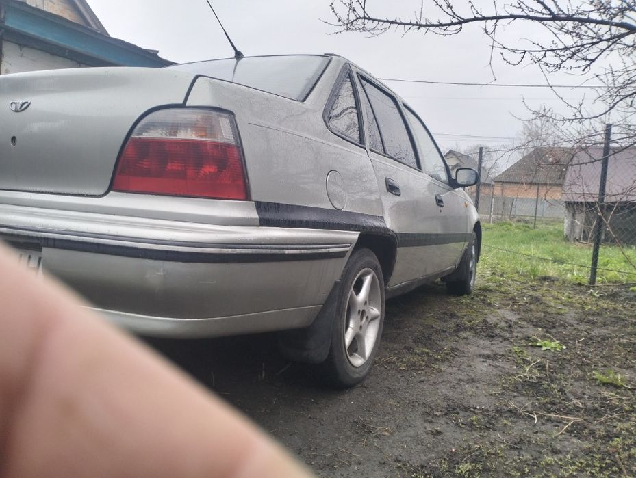 нексія на ходу газ , бензин.