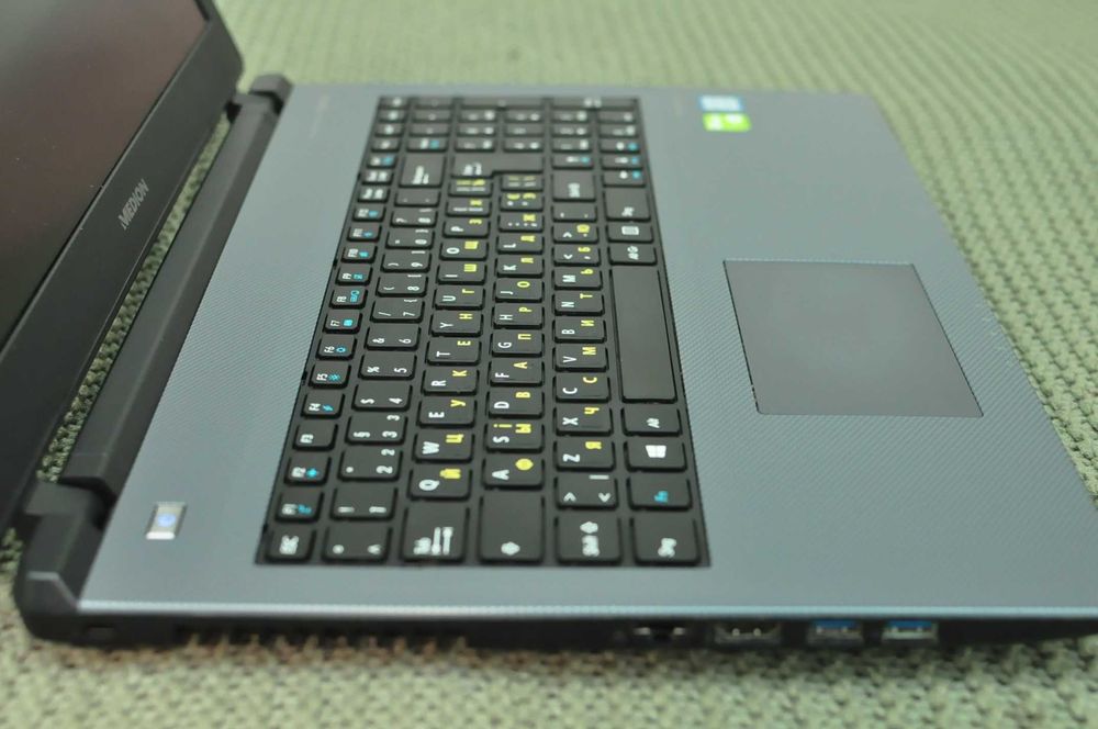 Игровой ноутбук Acer medion  (Core i5/ 8Gb /SSD/video 2Gb)