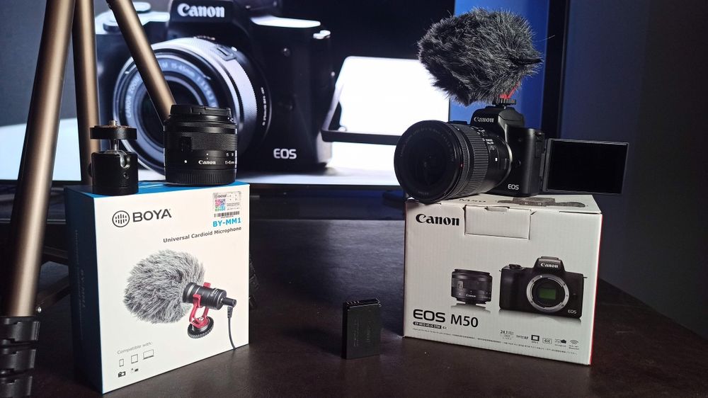 Canon EOS M50 + 15-45mm f/3.5-6.3 IS STM Black 10-18mm f/4.5-5.6 IS ST