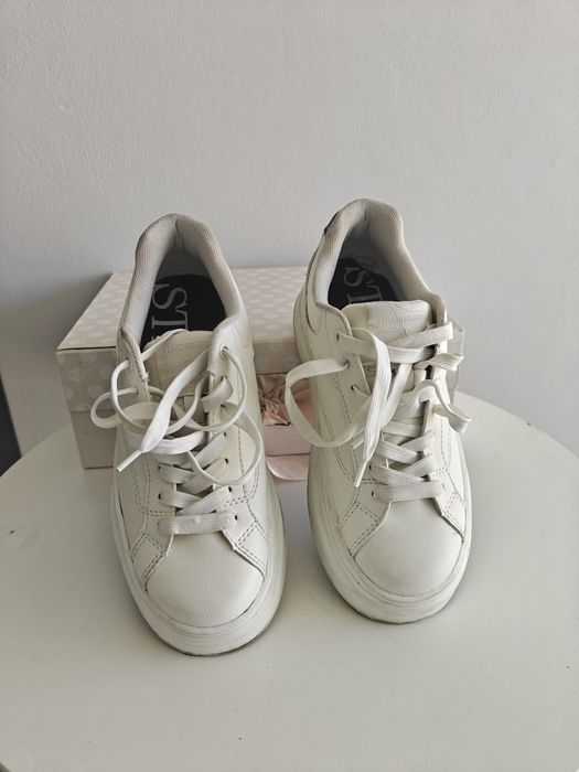 Białe sneakersy gruba podeszwa Stradivarius 36