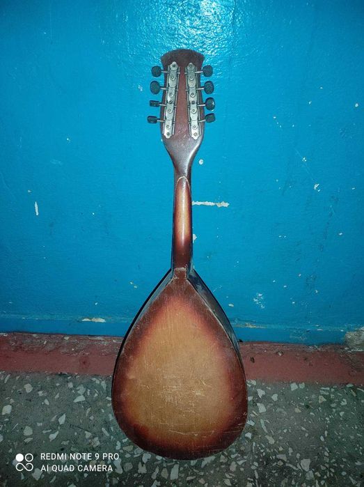 Продам мандолину 8-ми струнную