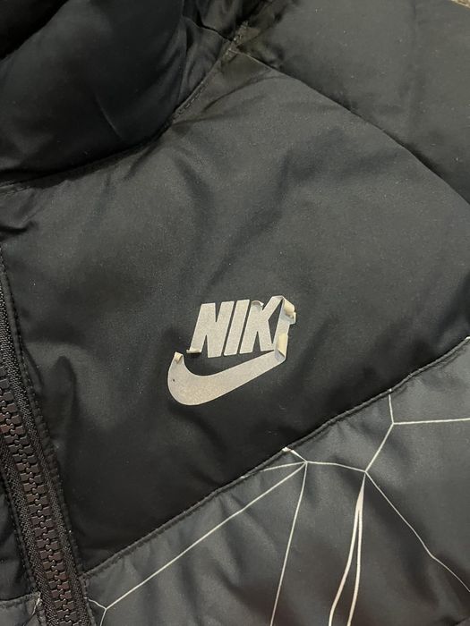 Курточка NIKE  .