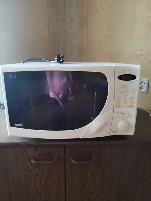 Потужна мікрохвильова піч De'Longhi Perfecto (Італія)