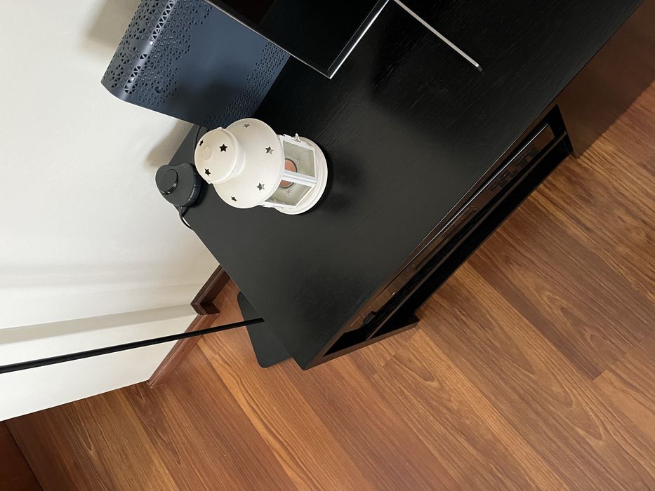 Movel  / consola de TV cor escura