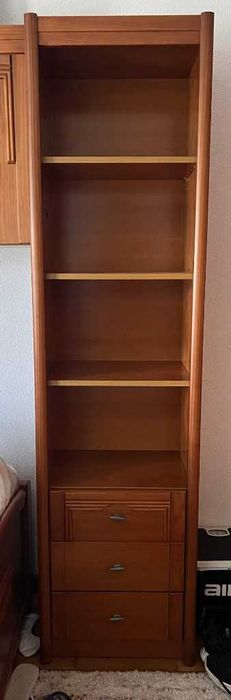 Conjunto de móveis em madeira de pinho/mel – 350 €  ( aceito venda separada)