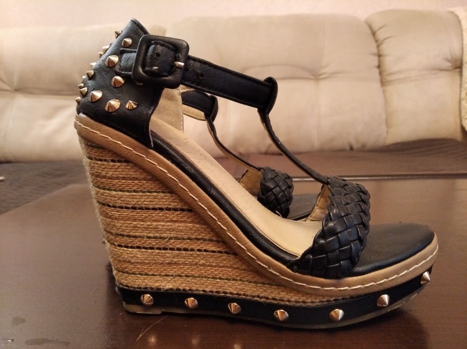 Босоножки на танкетке р. 35.5