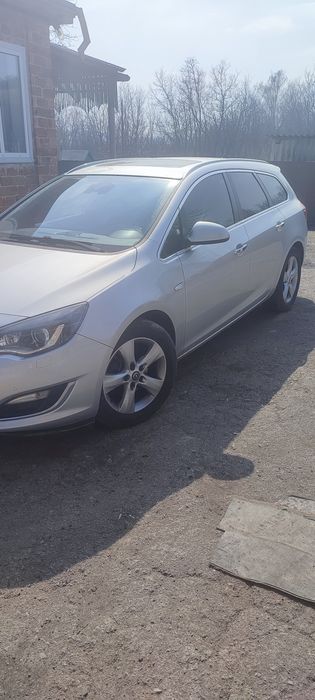 Продам Опель Астра  j sports turer рестайл