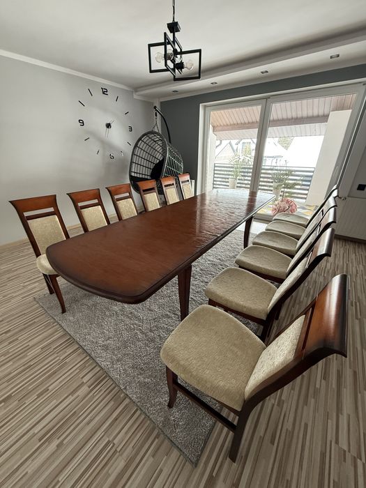 Rozkładany stół jadalniany z 12 krzesłami