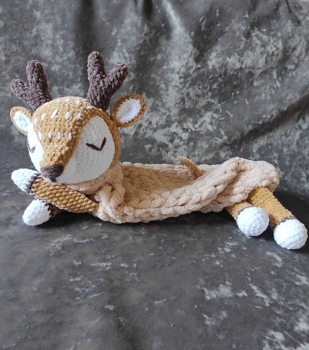 ręcznie robiony jelonek, kolor jasny brąz-beż  schowek na piżamkę