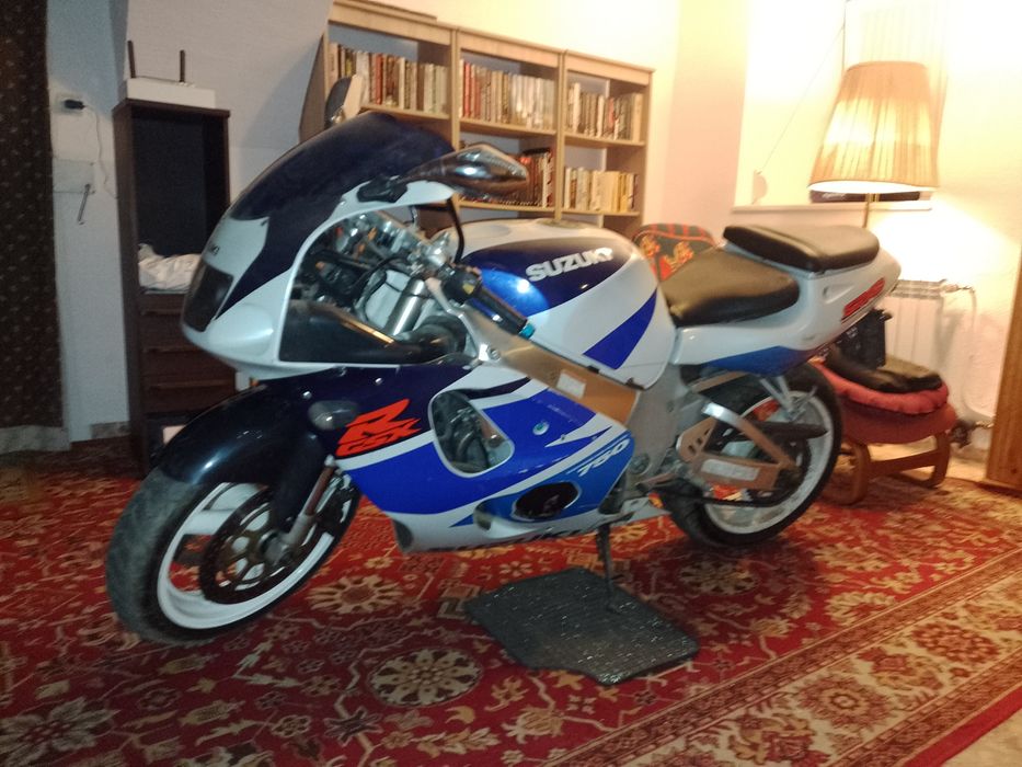 1998 Suzuki GSX-R 750 SRAD 140 koni!