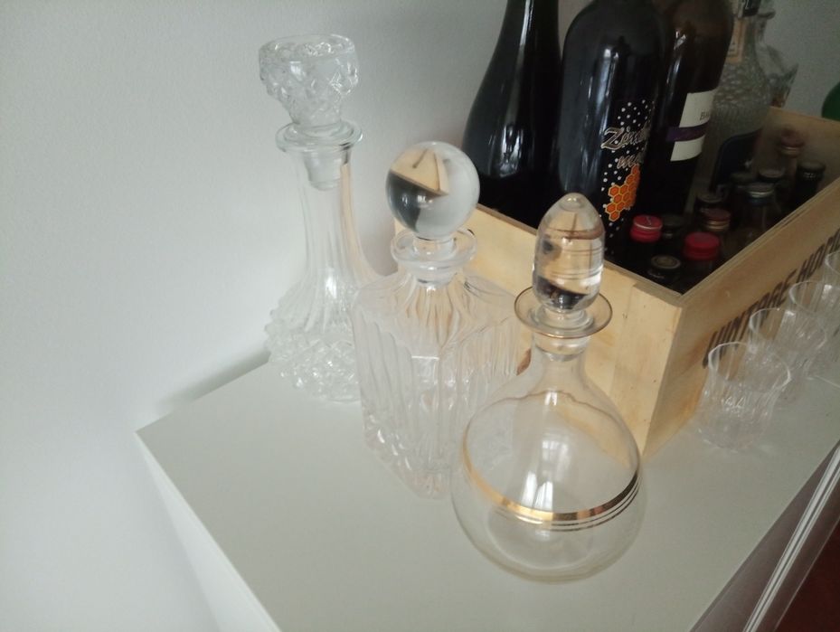 Garrafas + copos para bebidas espirituosas