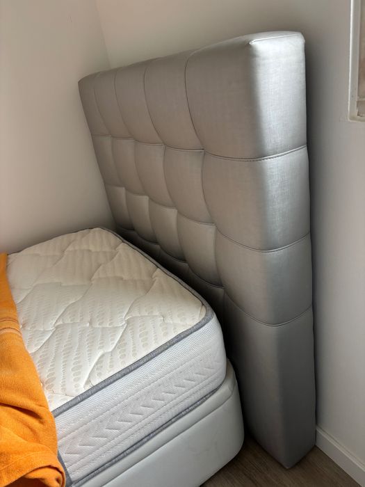 Sommier com cabeceiro e colchão