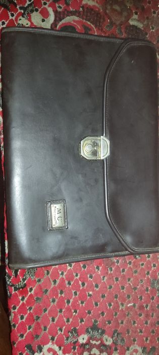 Якiсна ШКІряна ПАПКА.