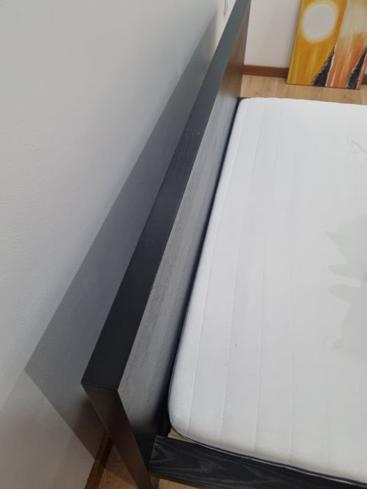 Cama 200x160. Robusta e em bom estado